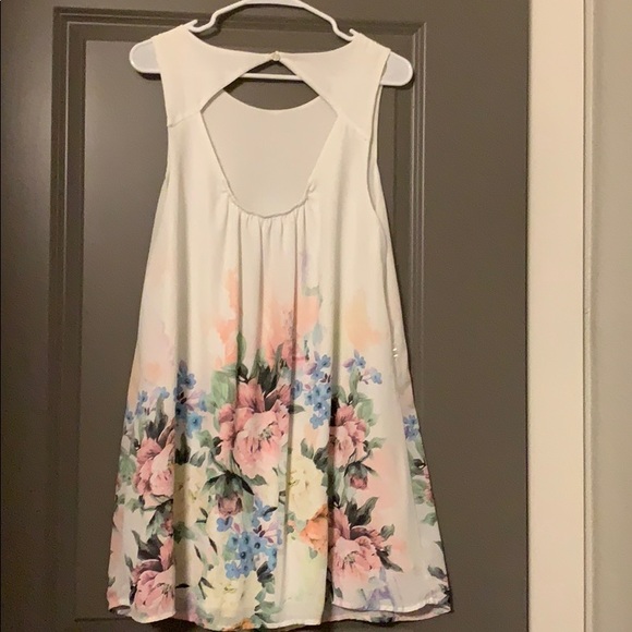 Spring dress - Picture 2 of 2